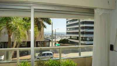 A pasos del Puerto, departamento de 3 dormitorios + dependencia en venta.