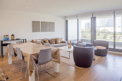 Vende apartamento en Alexander Boulevard de 2 dormitorios.