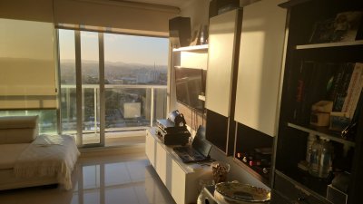 Venta Apartamento de 2 dormitorios sobre Av. Roosevelt con hermosa vista despejada