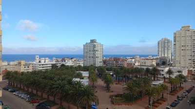 Vende apartamentos de 1 dormitorio y medio en Peninsula, Punta del Este 