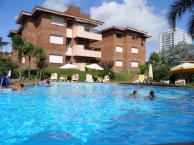 Apartamento de 3 dormitorios, con parrillero y estufa, cerca del mar, Punta del Este 