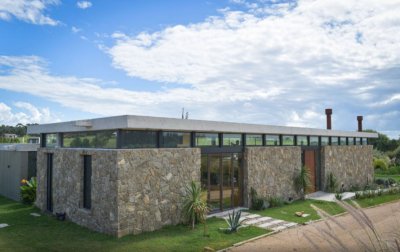 Vende casa de 4 dormitorios en Manantiales, Pueblo Mio