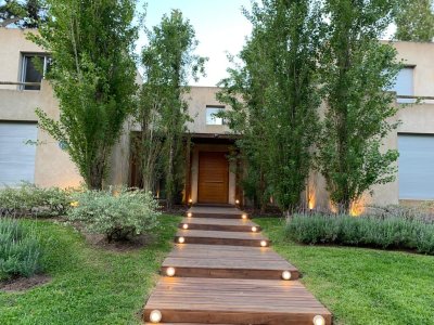 Vende espectacular casa en Segunda línea a la laguna , La Barra