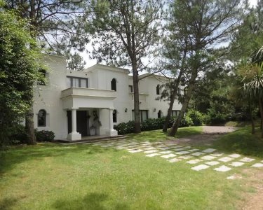 Casa de Cinco Dormitorios en Suite - Punta del Este
