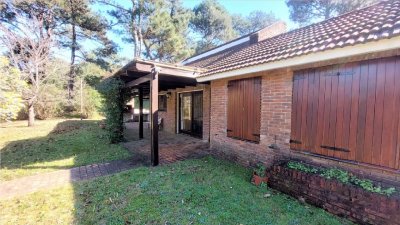 Venta Casa de 4 dormitorios en Rincón del Indio, Punta del Este con parrillero