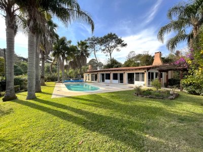 Elegante casa ubicada en  Lugano, Punta del Este