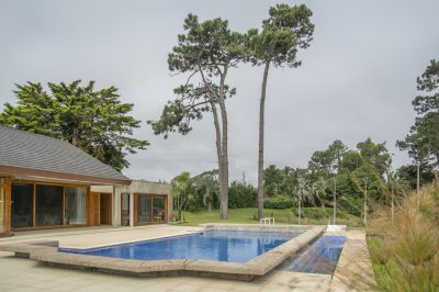 Casa de gran tamaño, en zona privilegiada