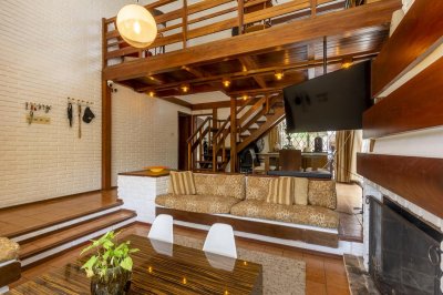 Vende casa en venta de 4 dormitorios, en Playa Mansa, Punta del Este 