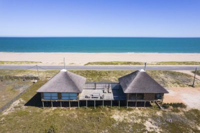 Vende casa con vista al mar de 3 dormitorios en suite, en Jose Ignacio.