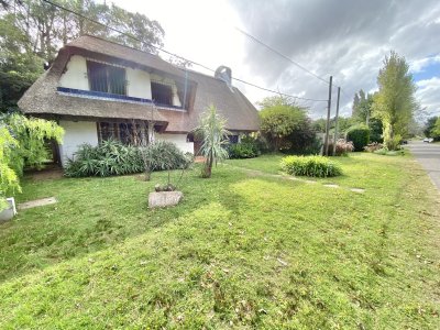 En vende casa en Pinares- Punta del Este, de 2 dormitorios