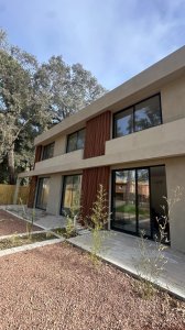 En venta y a estrenar espectacular casa de 4 dormitorios, con piscina y parrillero en Solanas.