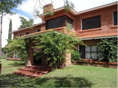 Casa en venta de 5 dormitorios en Rincón del Indio con pileta 