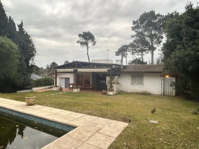 Casa en Venta de 4 dormitorios en Jardines de Córdoba , Punta del este 