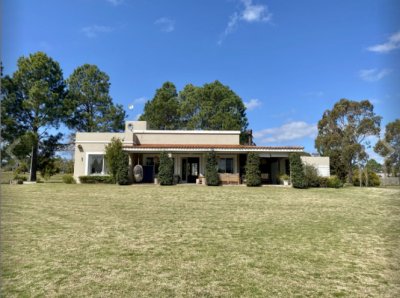 Vende casa de 4 dormitorios, en la Barra- El Quijote