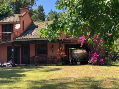 Casa  de dos dormitorios en venta en Parque Burnett