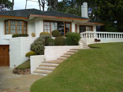 Hermosa casa de 3 dormitorios en Lugano, Punta del Este