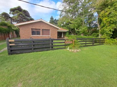 Vende casa de 2 dormitorios en Masa, Punta del Este.