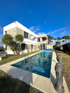 Vende casa de 4 dormitorios en Tio Tom, Punta Ballena 