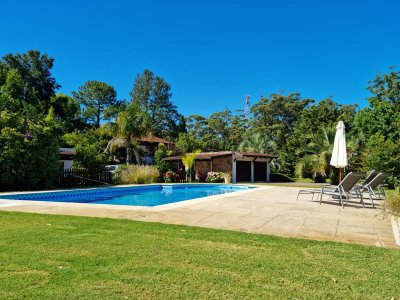 Hermosa casa en Solanas de 3 dormitorios con barbacoa y piscina 