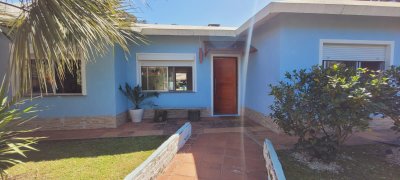 Oportunidad. Vende casa de 3 dormitorios en Pinares, cercano a playa mansa, Punta del Este
