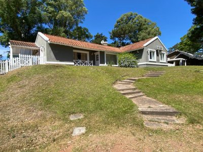 Hermosa casa en barrio privado La Alborada, Punta del Este