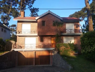 Vende casa en pinares de 4 dormitorios en Pinares, Punta del Este.