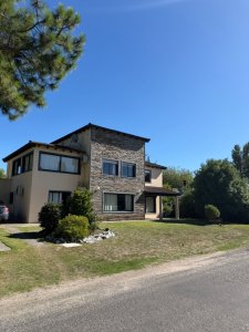 Chaletde 6 dormitorios en venta en barrio cerrado, Punta del Este