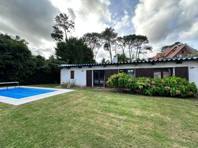 Vende casa de 3 dormitorios en Pinares , Punta del Este 