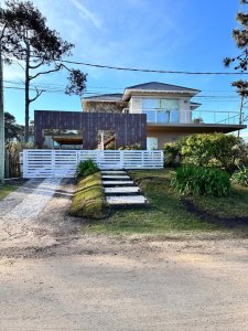 Casa de 6 dormitorios en venta proximo al mar, Montoya Punta del Este