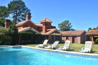 Vendida  - Casa de gran tamaño en zona del Golf.