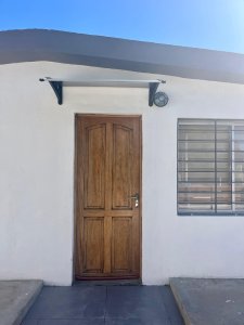 Vende casa en Maldonado Park de 4 dormitorios.