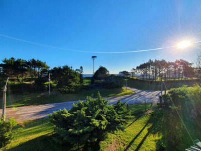 Venta de Casa 4 DORMITORIOS en Playa Mansa, Punta del Este.