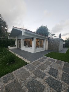 PLAYA MANSA , CASA DE 2 DORMITORIOS 