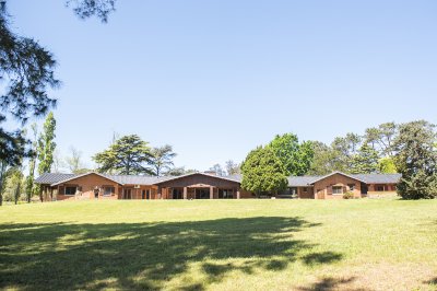 En venta casa de 4 dormitorios, con agradable entorno en Golf, Punta del Este.