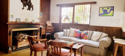 Hermosa casa de  2 niveles, con amplios espacios.