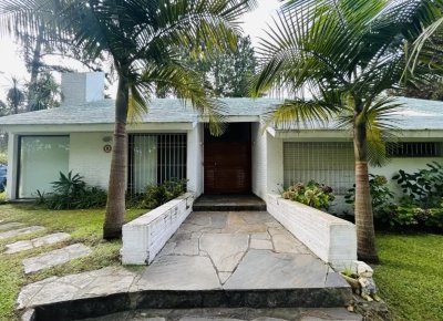 Casa de 4 dormitorios en San Rafael. Punta del Este