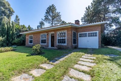 Hermosa y acogedora casa, en Pinares 