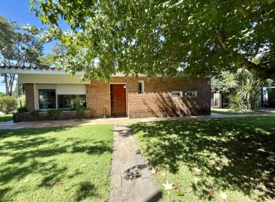 En venta casa en Maldonado de 4 dormitorios, excelente espacio.