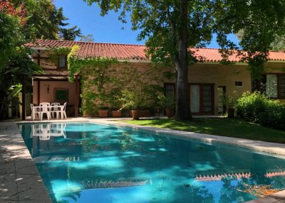 Chalet de 3 suites + dependencia en venta, Zona residencial
