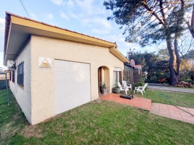 Vende casa de 3 dormitorios en Pinares Punta del Este