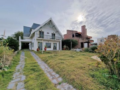 Encantadora casa de 5 dormitorios en Montoya