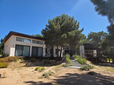Casa en venta de 4 dormitorios en Jose Ignacio, con piscina y parrillero