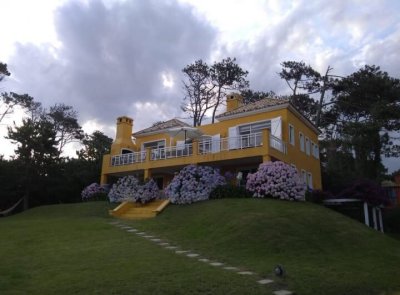 HERMOSA CASA EN BARRIO PRIVADO  DE LA BARRA