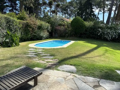 Casa en excelente estado, de 3 dormitorios zona jardines de córdoba, Punta del Este 