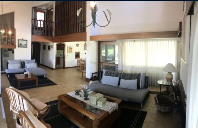 VENDE CASA EN PINARES, PUNTA DEL ESTE