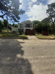 Casa en venta, en zona Golf.