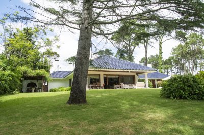 Espectacular casa en ubicacion privilegiada al lado del Club del Golf