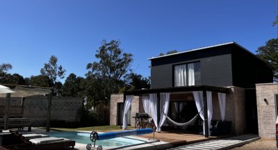 CASA EN VENTA 4 DORMITORIOS EN JARDINES DE CORDOBA 