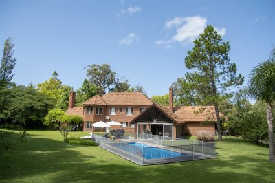 Casa de gran tamaño en la zona del Golf.