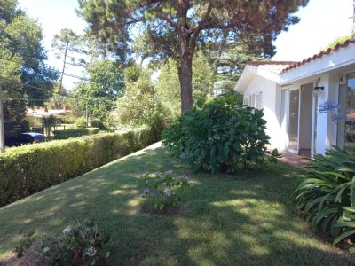 Casa en venta de 2 dormitorios en Cantegril , Punta del este 